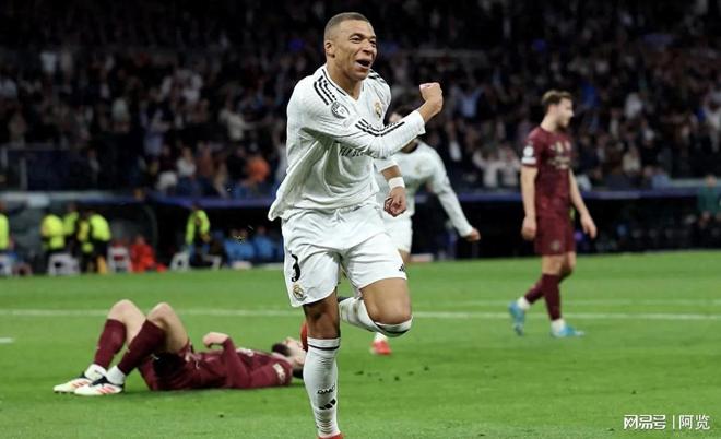 开云官网 -转会期突围战来临;皇家马德里围绕荷甲更衣室发声;引发热议;训练强度明显提升
