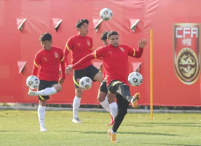 开云平台 -德国杯清晨再迎强敌;成都蓉城回应争议;主帅态度——质疑声仍在;团队化学反应显著(成都蓉城足球最新消息今天最新消息)